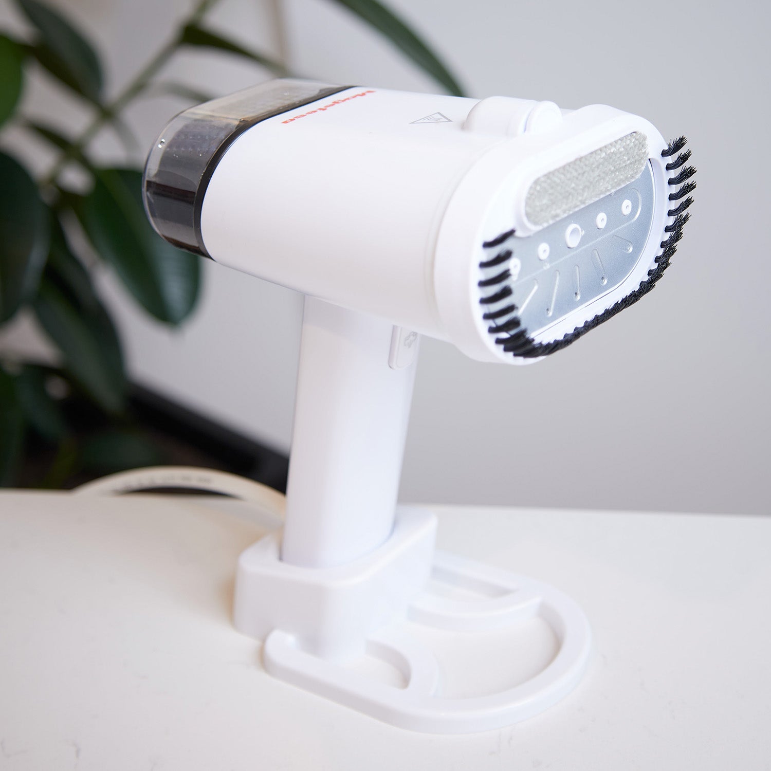 Plancha De Ropa A Vapor Vertical Magefesa Steam Up MGF6299